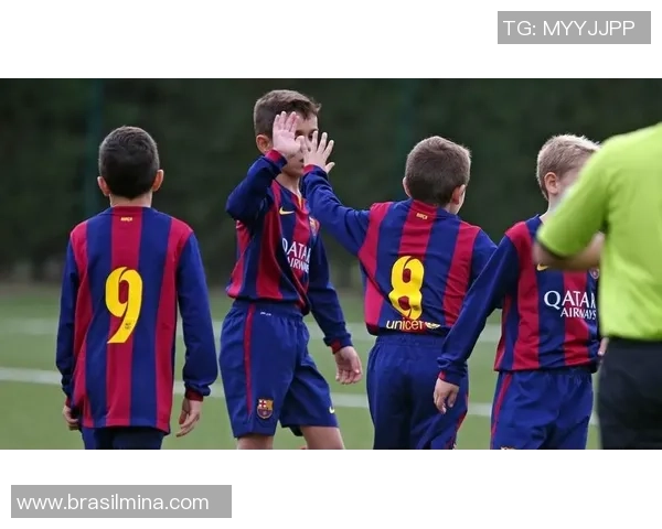 足球场上的传奇人物人人敬仰的明星球员与他们的辉煌故事