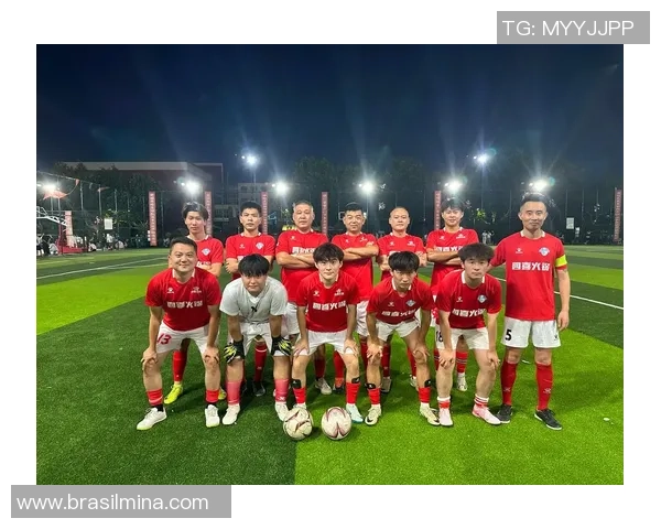 足球明星亲密握手瞬间视频展现友谊与竞技精神的完美结合 足球明星亲密握手瞬间视频展现友谊与竞技精神的完美结合