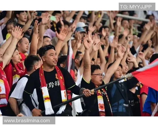 足球明星的个性魅力与独特风格如何影响他们的场上表现与球迷形象